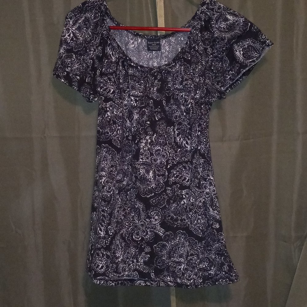 Black & White Flower Design T-Shirt.